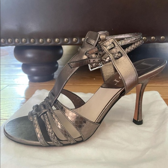 •Dior Heels•
•Authentic Original,Made in Italy•
•Size(Euro: 35.5,US: 5.5) - Picture 2 of 4
